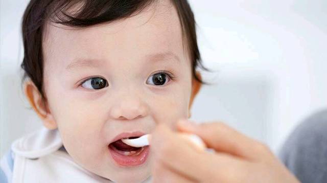 不要随便给2岁以下宝宝喂感冒药