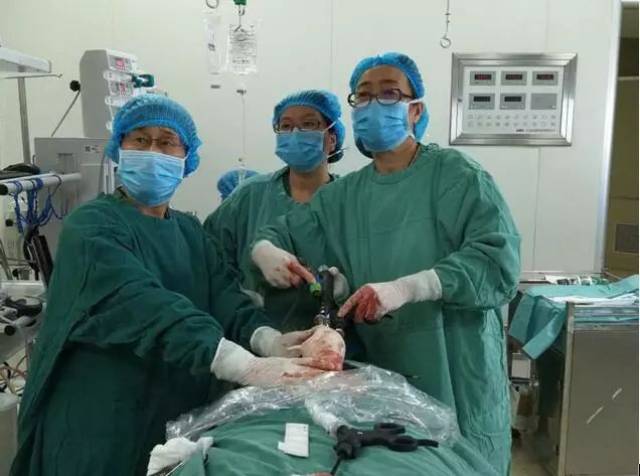 不仅保留了该侧输卵管,且没有留下任何疤痕