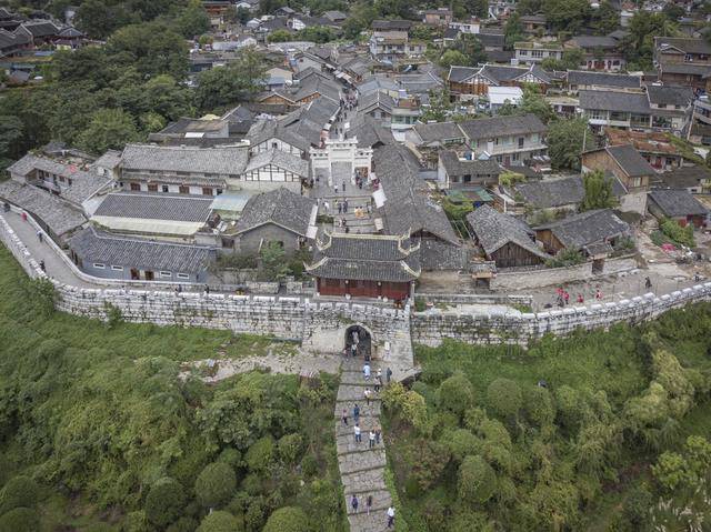 青岩古镇依山傍水,古为军事要塞,现成宜居之地!