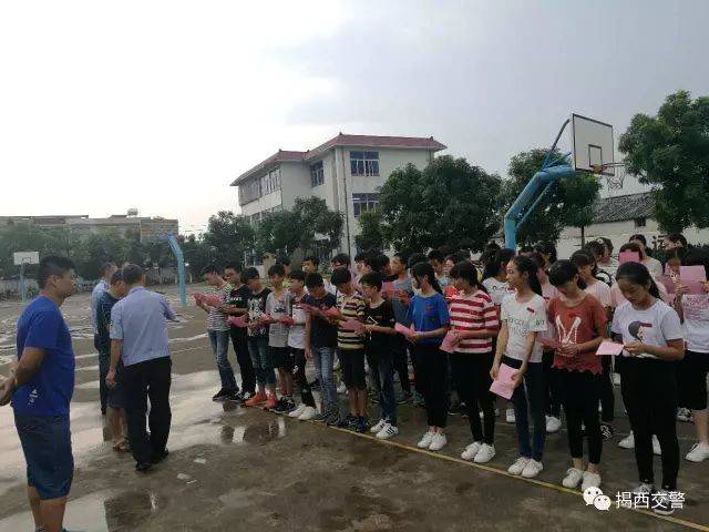新闻揭西交警棉湖中队派出民警到学校举行交通安全宣教活动