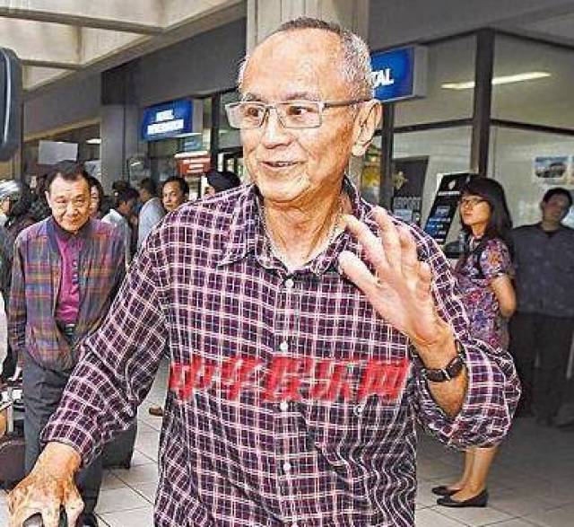 之后,林月云产下一女,也就是侯佩岑. 邱嘉雄年轻时是位