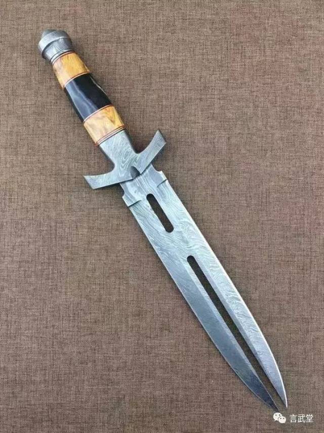 刀匠约翰.布莱德手工打造《敢死队2》中的暗黑双刃刀具作品赏鉴