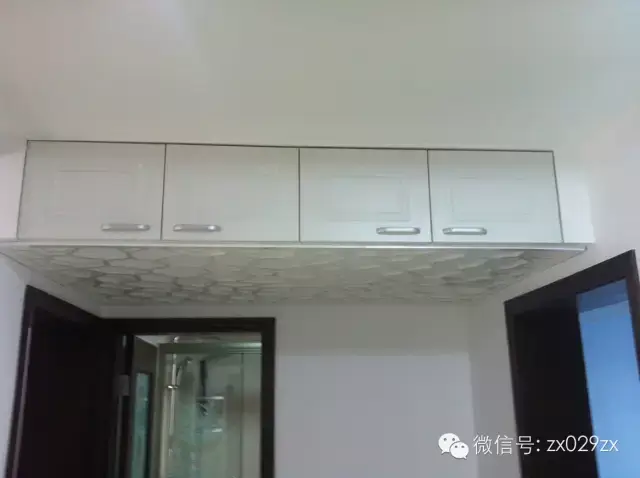 入户门上方门厅位置做吊柜