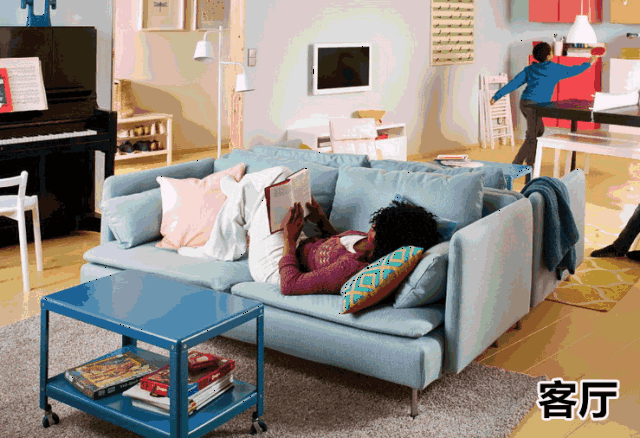 酒精擦拭:将酒精均匀洒在沙发上,用白色海绵擦洗沙发,等沙发干透后,用