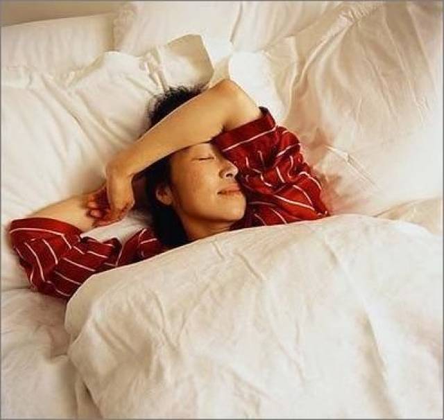 怎么趴着睡觉对颈椎好 a0f24d7cdcbe4d5187ed178be2242347.jpeg