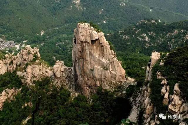 石如烈火腾焰 泰山亦有山峰名