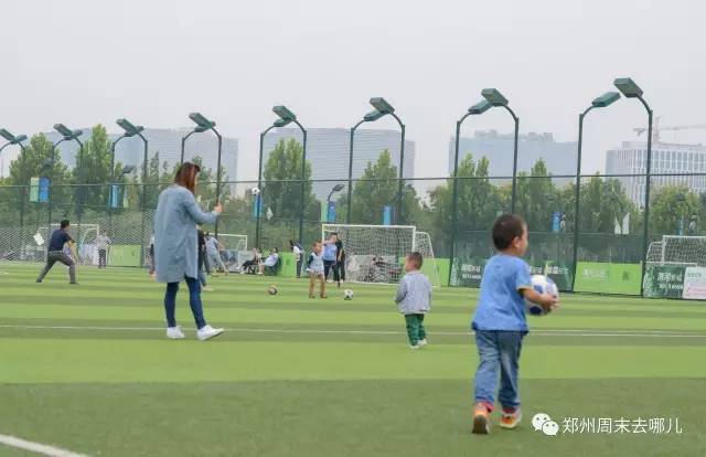 北湖湿地公园地址: 三全路龙湖内环交叉口附近 足球公园地址: 北三环