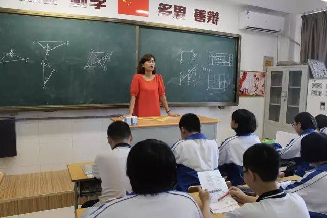 济微中学教师刘珊珊:学生说她是风一样的女子,走路带风～学生还说她