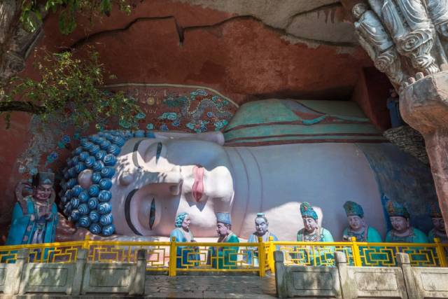 49米长的释迦牟尼卧佛非常壮观,仿自大足石刻.