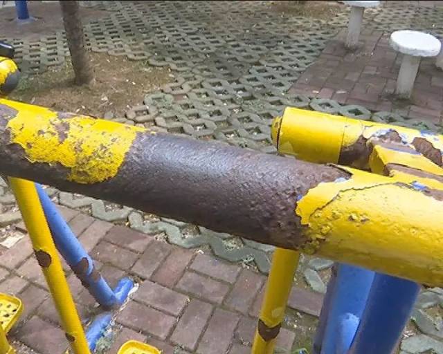【咸宁调查】小区健身器材损坏 家门口锻炼成奢望