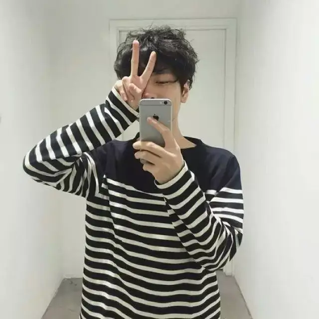 男生拍摄好尴尬!【5招遮脸拍摄法】让你耍帅无需高颜值!