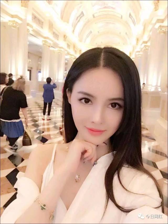 陌陌大主播 | 格格来了!年入400万,百变女神川妹子