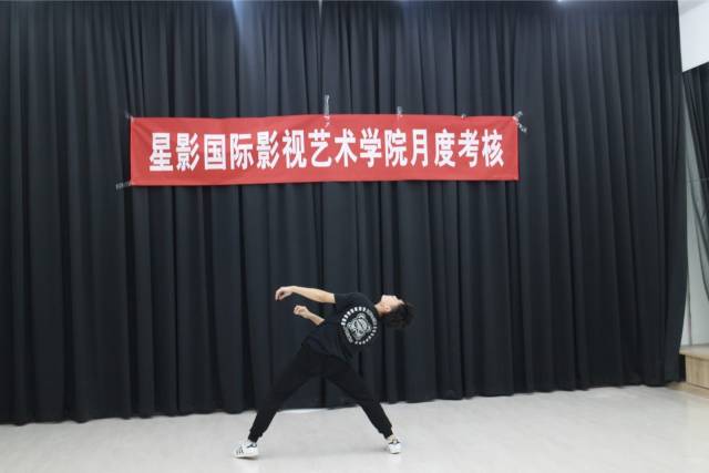 星影国际影视艺术学院模拟北电艺考场景,考生神似张若昀,古力娜扎