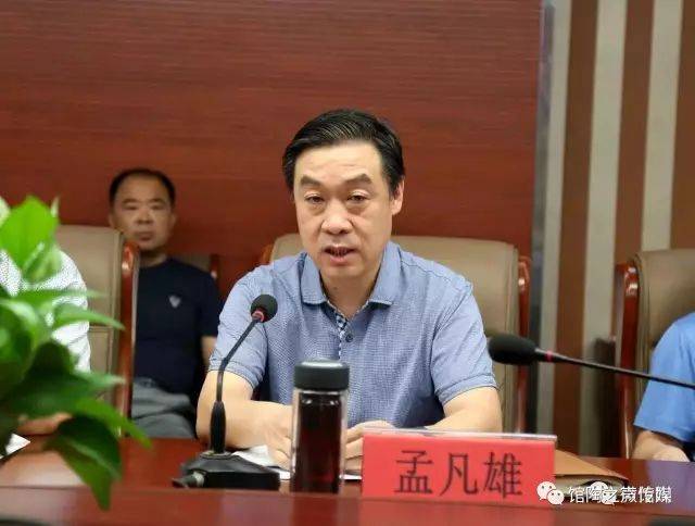 政府县长孟凡雄介绍了馆陶县创建国家园林县城工作的基本情况.