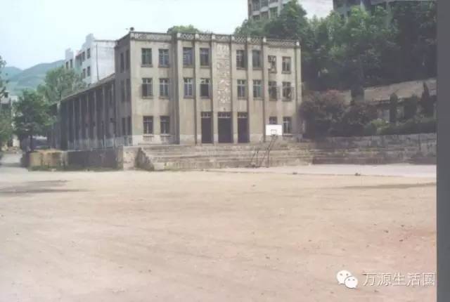 我叫万源,这是我小时候的照片!