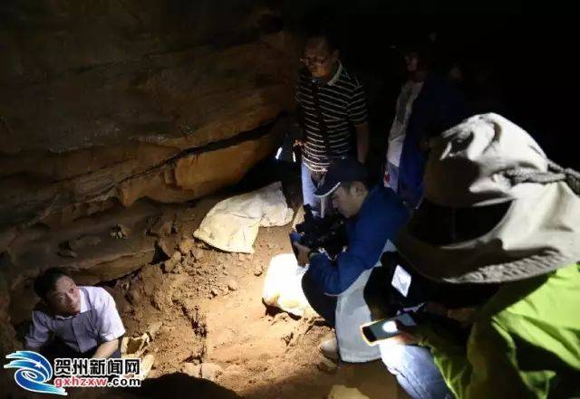 右:桂岭发现的春秋几何纹陶釜(国家二级文物) 富川县 9月5日至6日