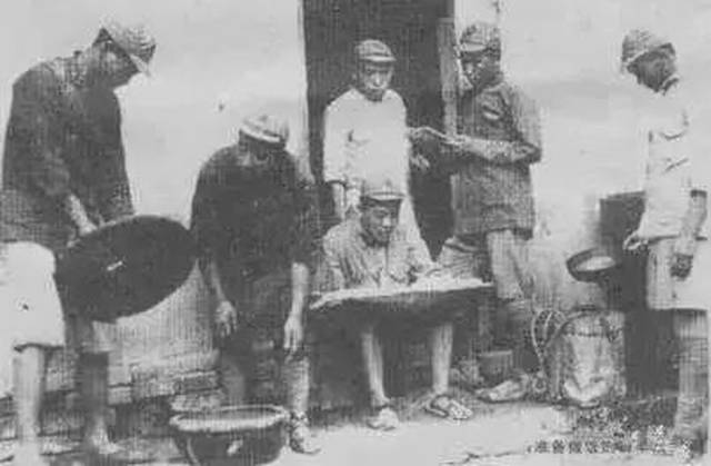 党史小故事 | 长征路上,红军真的吃皮带吗?