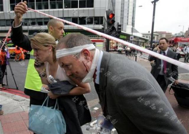 英国再次爆炸, 移民去的香港人开始后悔, 直言没