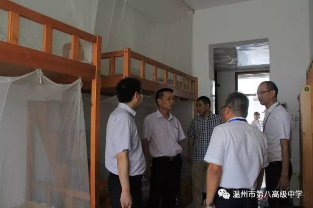 温州市教育副局长白炳兴一行赴温州八高检查开学工作