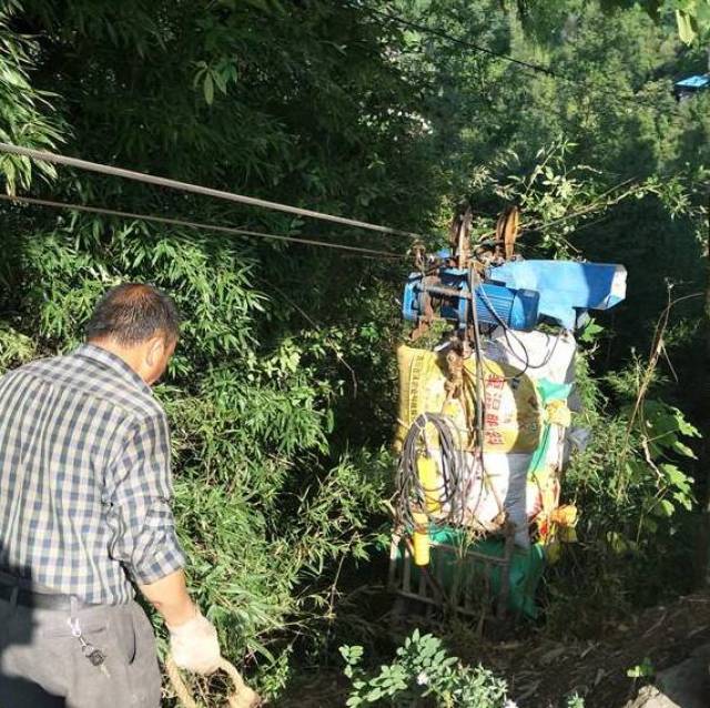 【视频】南部牛人深山自拉钢丝绳建索道,打造"世外桃源"!