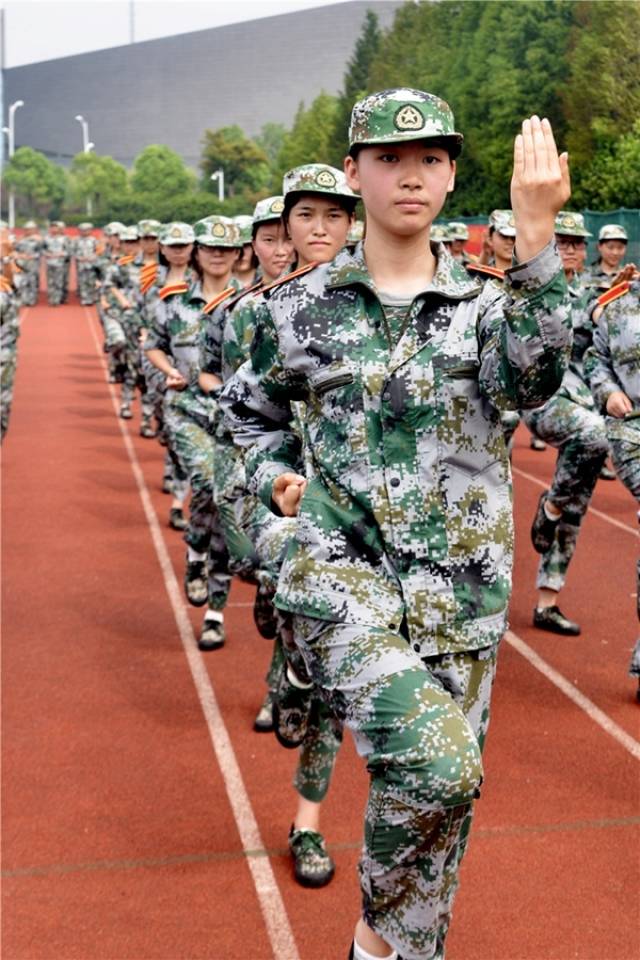 训练!我要休息!军训新生想对教官说