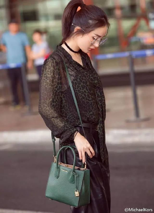杨幂穿了2年gucci,1年balenciaga,却代言了mk了