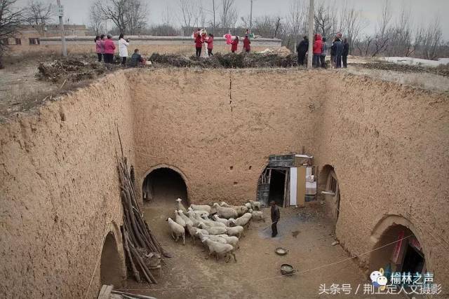 河南称为地坑院,山西称为地窨院,陕西称为地窑.