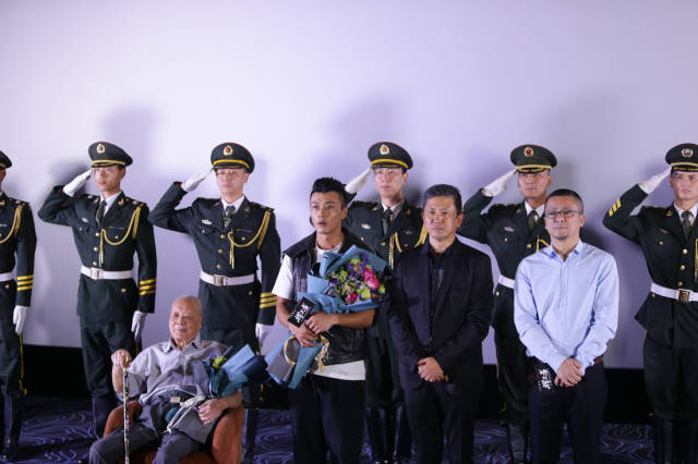 《捍卫者》办首映礼 赫子铭复出新作再演军人