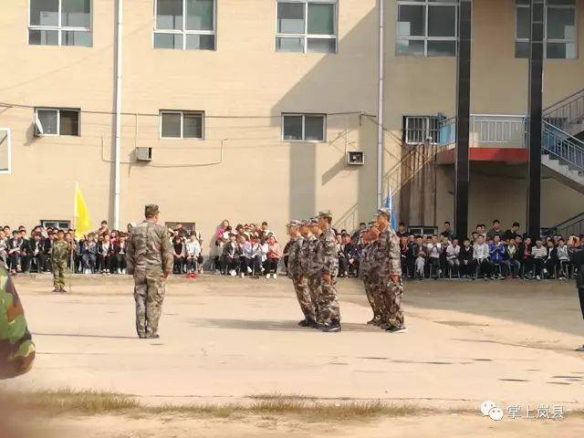 岚县大小事┃岚县职业中学新生军训会操展英姿帅