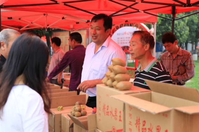 徐州：为市民拎好“菜篮子” 端稳“果盘子”