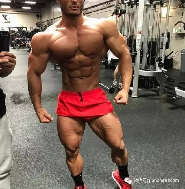 他蝉联四届冠军,被称为地球上身材最好的男人!