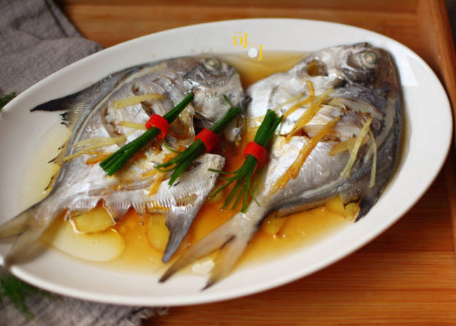 原汁原味的清蒸鲳鱼,做法很简单,味道很鲜美,东海海鲜