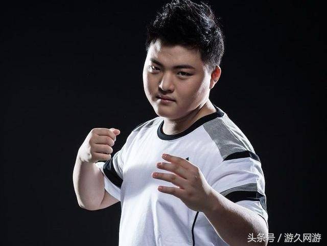 Uzi收获又一位职业小迷弟 bang直播表白狂小狗