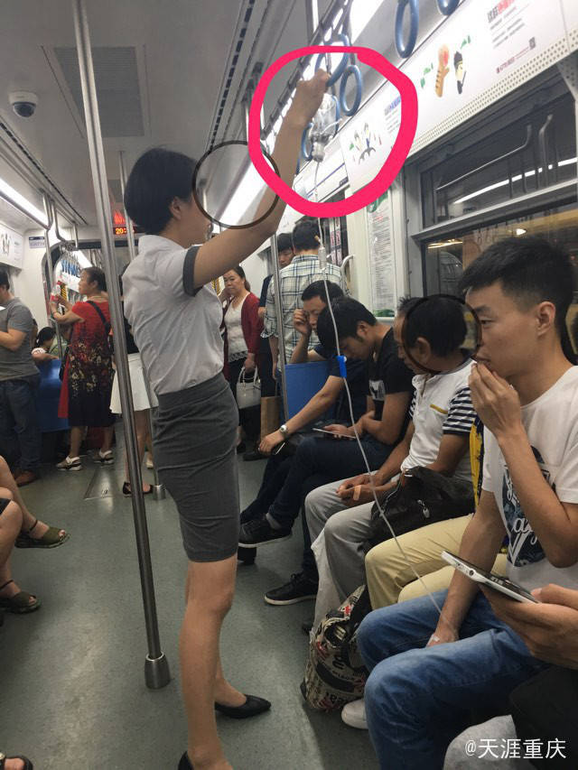 正能量 重庆轻轨三号线上看到的美女!真正的美女!