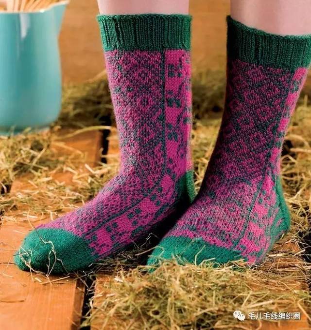 针织  冬天喜欢穿厚点的袜子 甚至于晚上睡觉都要穿着 在外面买的袜子