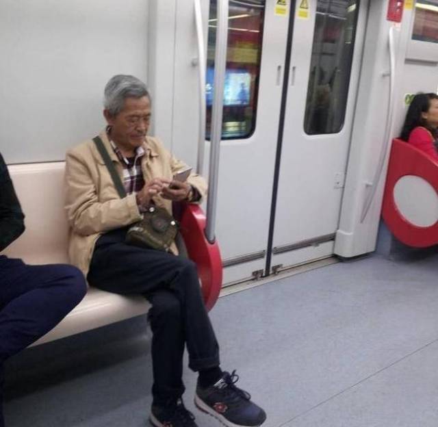 地铁偶遇,你妹大爷
