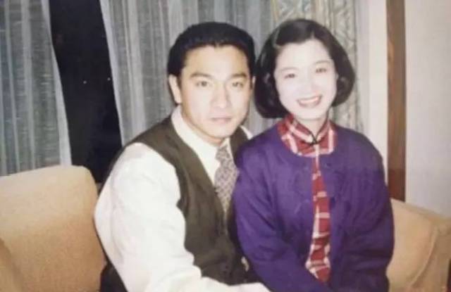 1993年,主演刘镇伟执导的浪漫剧情片《天长地久》,刘德华与刘锦玲和