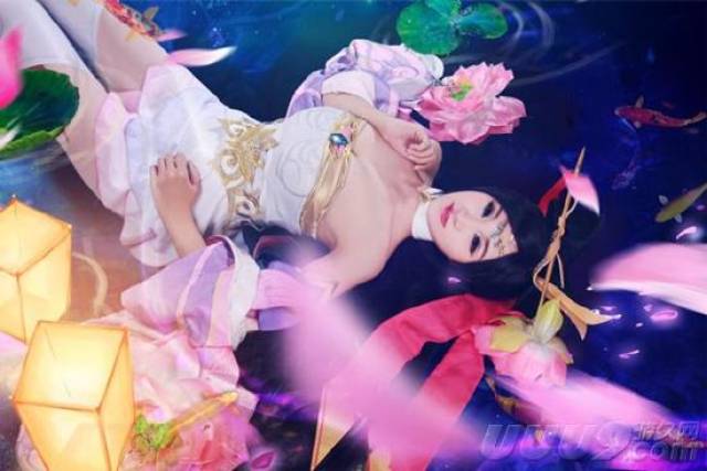 王者荣耀:梦泪女友私房照,各种cos玩不停