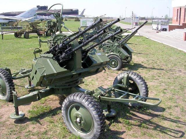 zpu-4四联装高射炮,最大射程8000米,射高1000-3000米,主要用作近程