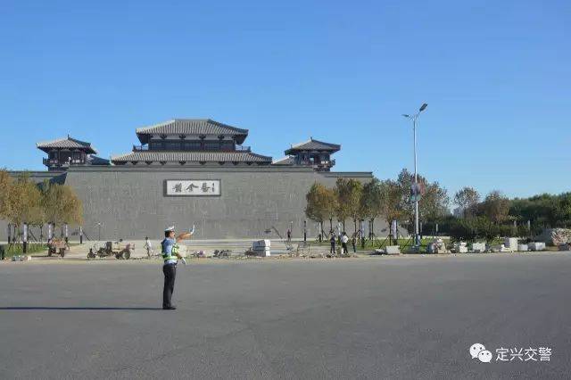 定兴县人民政府 关于实施机动车限行的通告