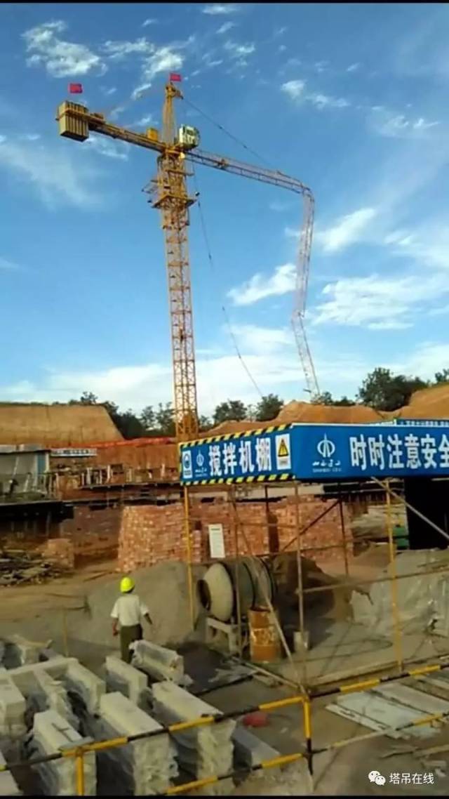 事故播报,9月19日晋中昔阳一在建工地塔吊施工作业时大臂发生折断事故