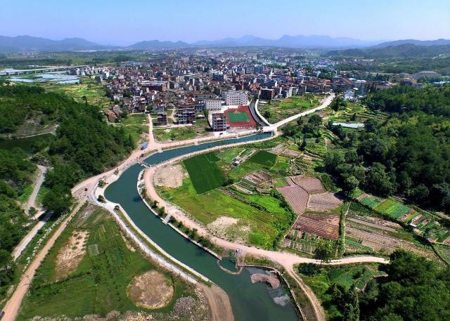 入榜的有:安吉县天荒坪镇,永康市西溪镇,诸暨市赵家镇,龙泉市宝溪乡