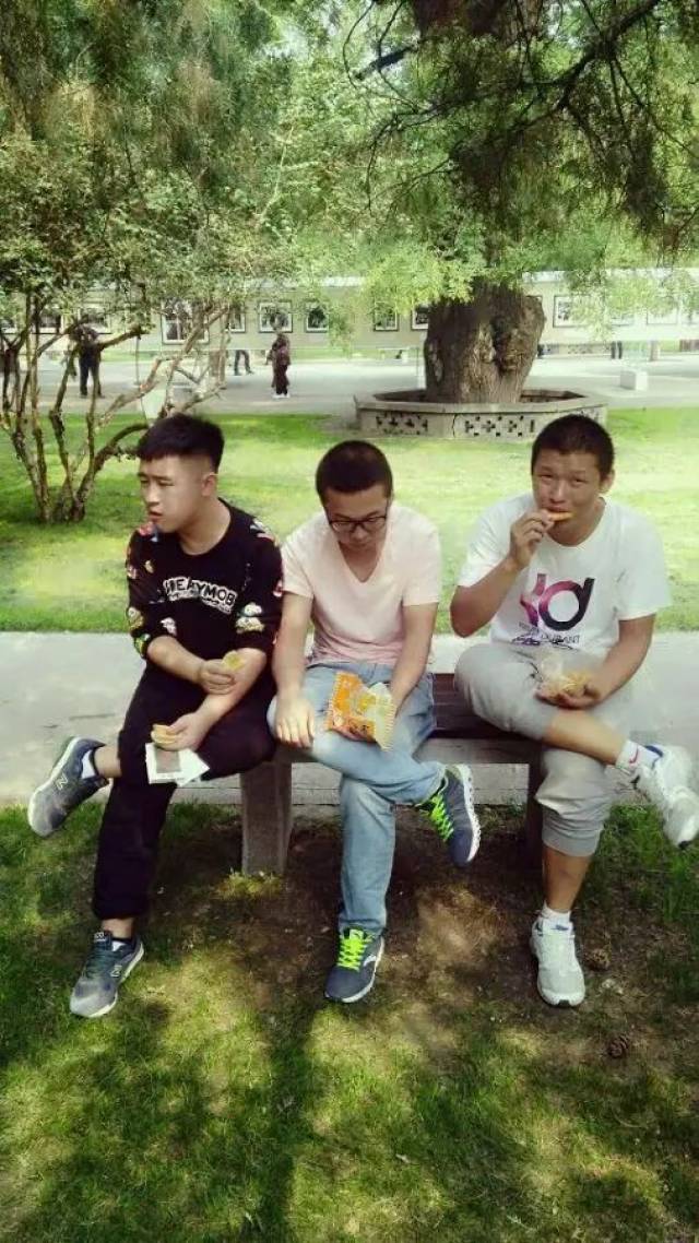 哈哈哈哈哈,求大神p图恶搞一下我的同学,笑疯了!
