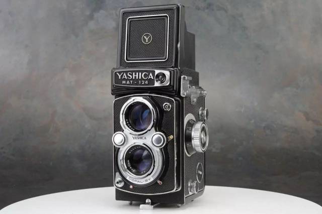 2003年,yashica品牌逐渐淡出相机市场,当时拥有该品牌的京瓷公司停止