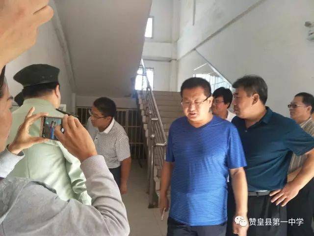 副县长蔡占军到一中检查指导安全工作