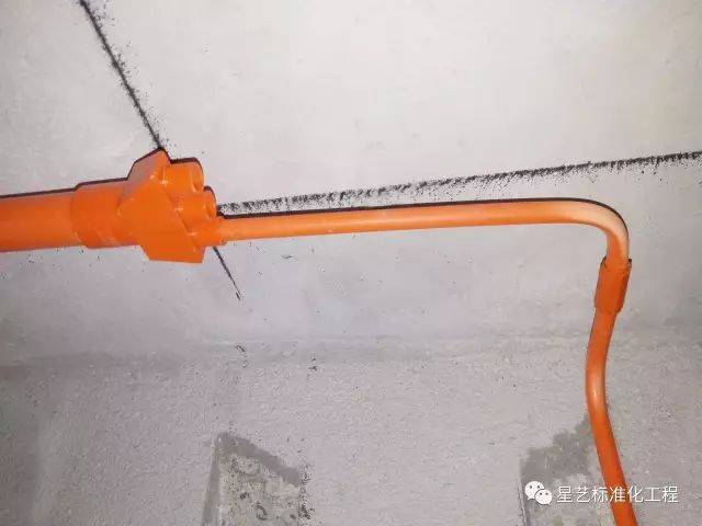 目的:便于与给水管同槽敷设,提高工作效率.