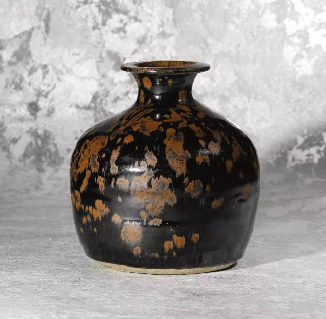 北宋黑釉铁锈花小口瓶 成交价:12.25万 美元