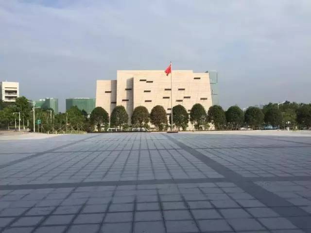 广州市中小学骨干教师培训在我校开班