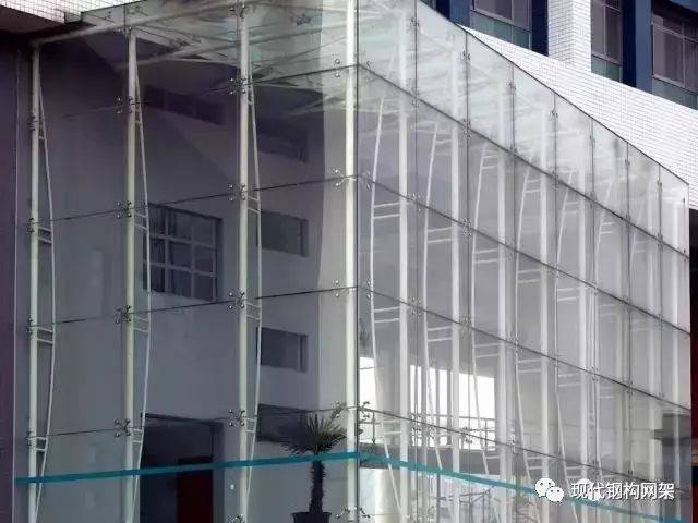 精巧的钢结构连接——点支式玻璃幕墙