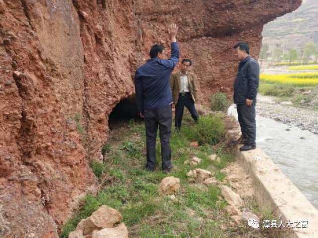 漳县新寺镇人大对晋坪村水利灌溉工程项目进行专项视察